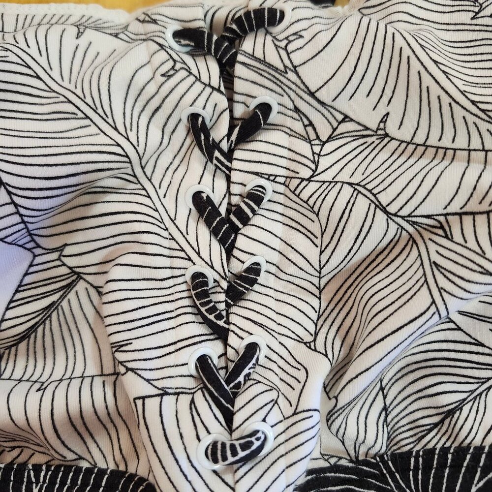 Victoria's Secret Women's M/DD On Point Lace Up Sports Bra Leaf Print Pullover - Picture 4 of 8